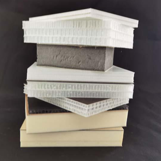 使用熱(re)塑蜂窩闆(pǎn)/蜂窩三明(ming)治闆優勢(shi)有哪些？