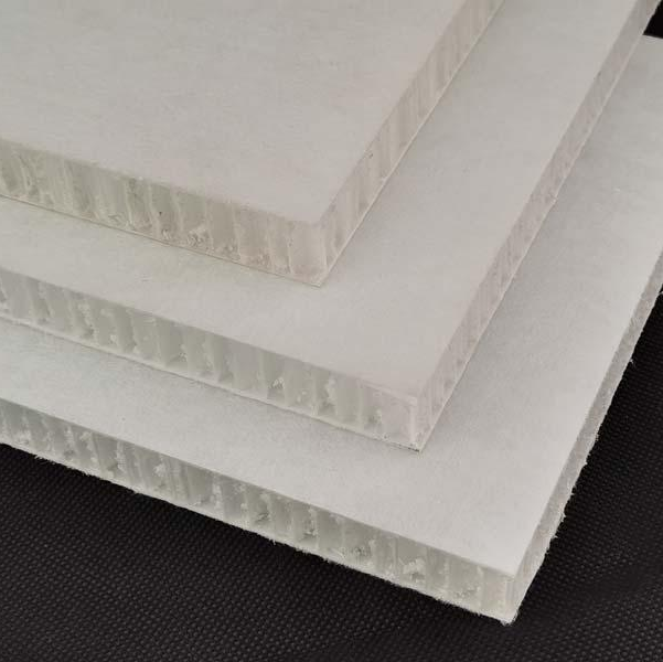 連(lian)續纖維增(zeng)強熱塑性(xing)複合材料(liào)在汽車領(ling)域的應用(yòng)